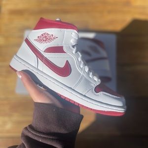 Jordan 1 mid white and red